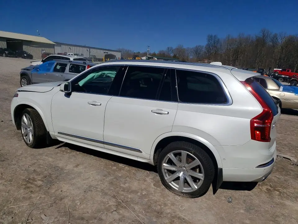2018 VOLVO XC90 T6  