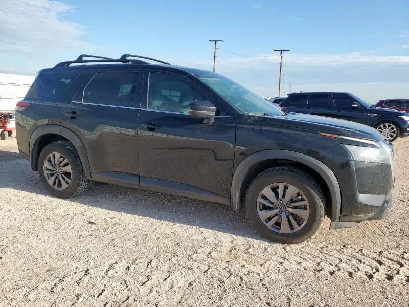 2023 NISSAN PATHFINDER SV  
