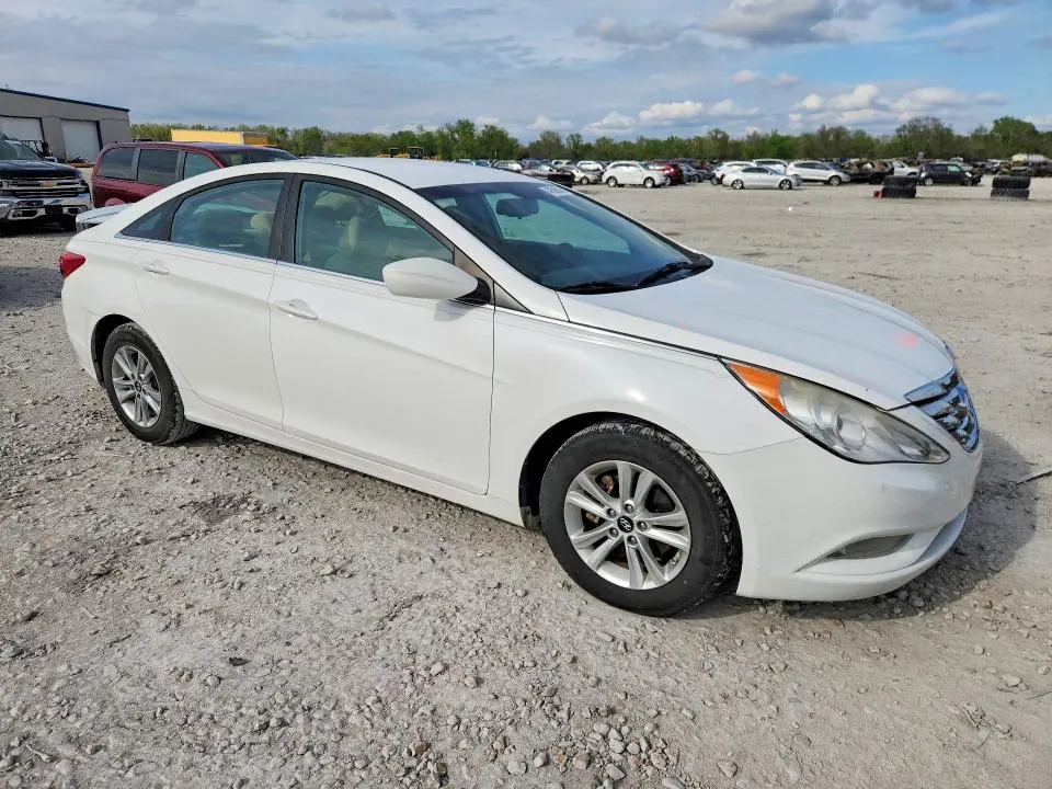 2013 HYUNDAI SONATA GLS  