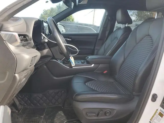 2021 TOYOTA HIGHLANDER XSE  