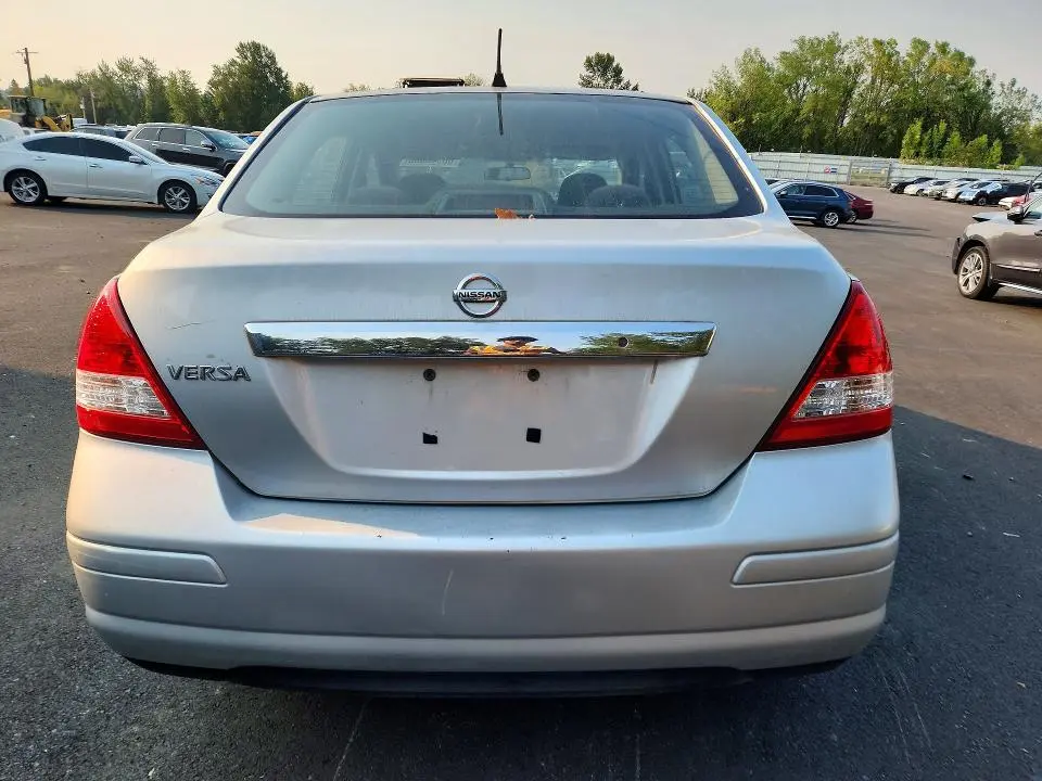 2011 NISSAN VERSA 1.8 S  