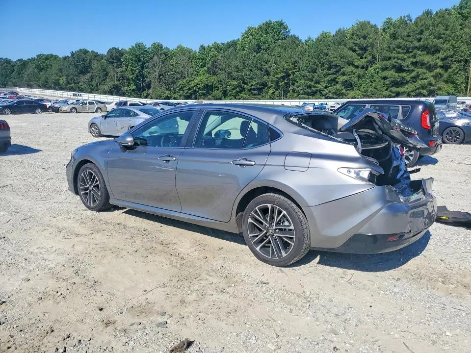 2025 TOYOTA CAMRY XLE  