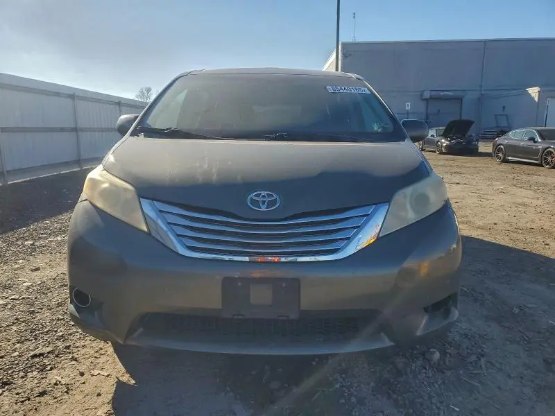 2012 TOYOTA SIENNA XLE  