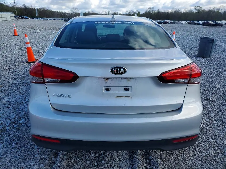 2017 KIA FORTE LX  