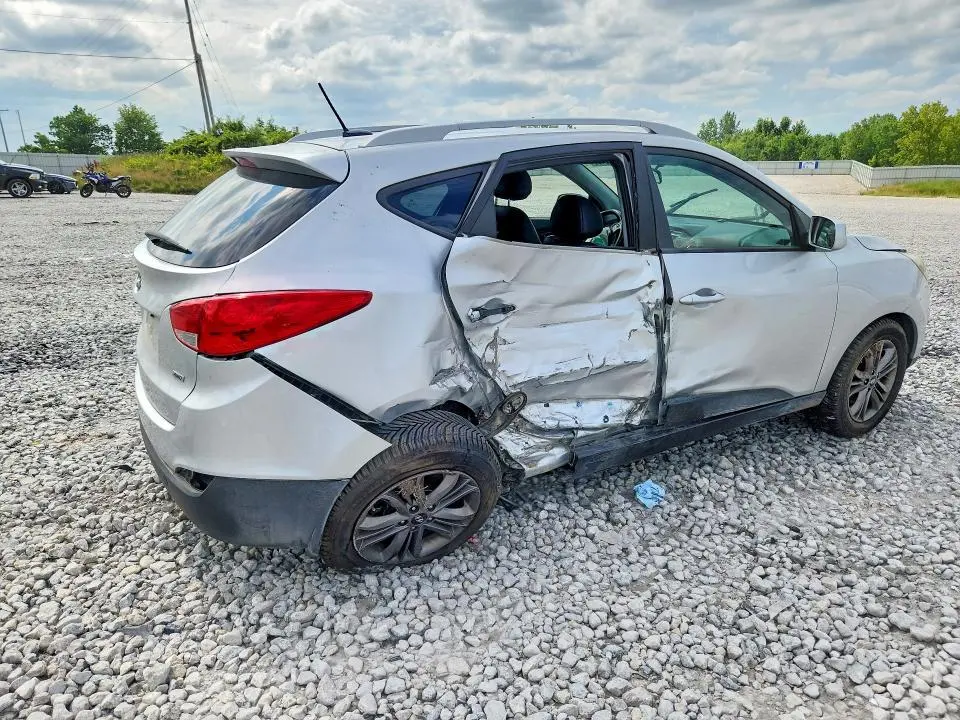 2015 HYUNDAI TUCSON SE  