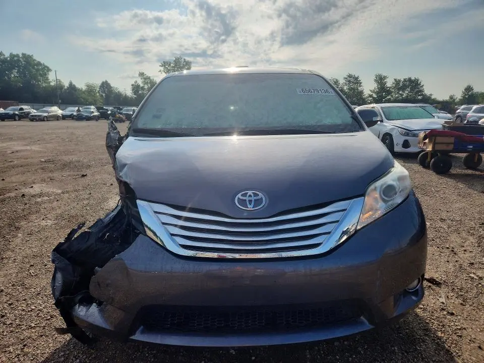 2013 TOYOTA SIENNA LIMITED 7-PASSENGER  