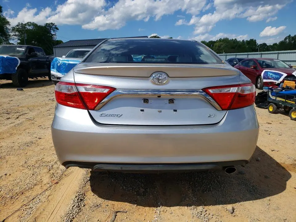 2017 TOYOTA CAMRY SE  