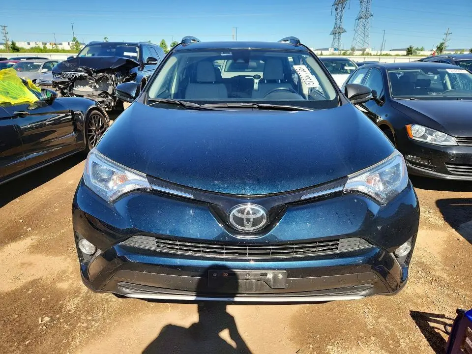 2017 TOYOTA RAV4 XLE  