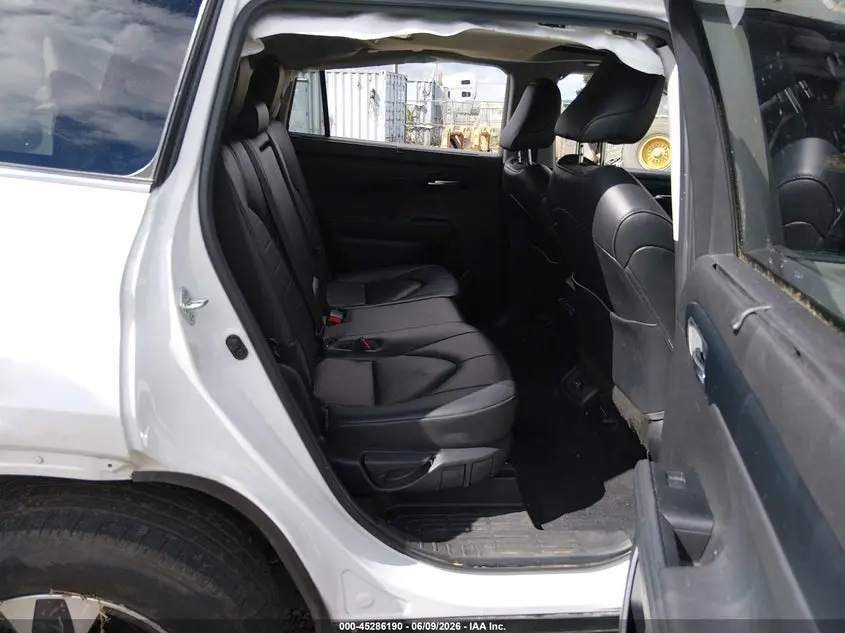2022 TOYOTA HIGHLANDER XLE