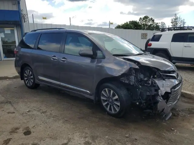 2020 TOYOTA SIENNA XLE  