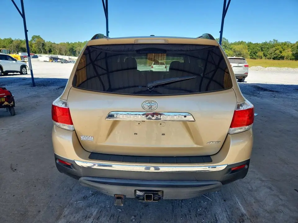 2012 TOYOTA HIGHLANDER SE  