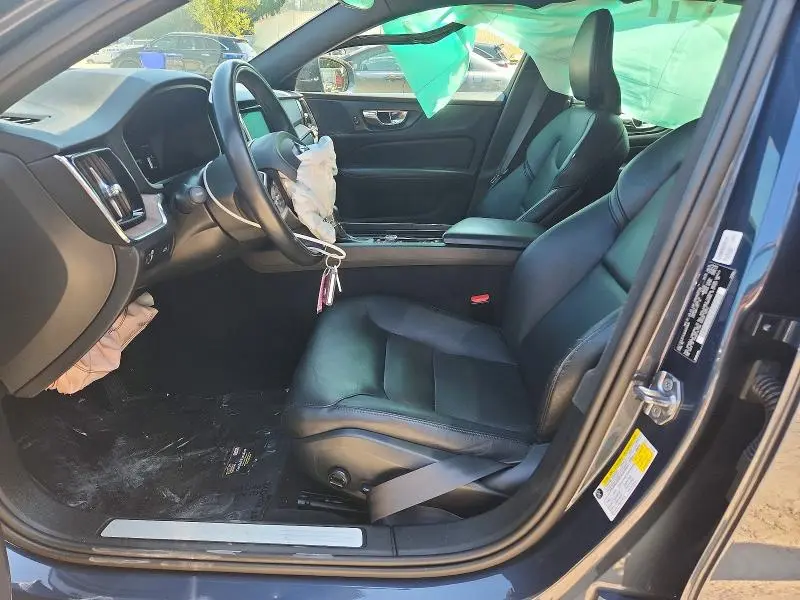 2019 VOLVO S60 T6 MOMENTUM  