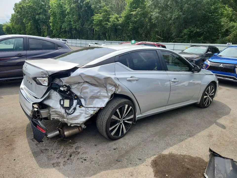 2021 NISSAN ALTIMA SR  