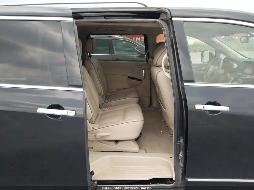 2013 NISSAN QUEST LE