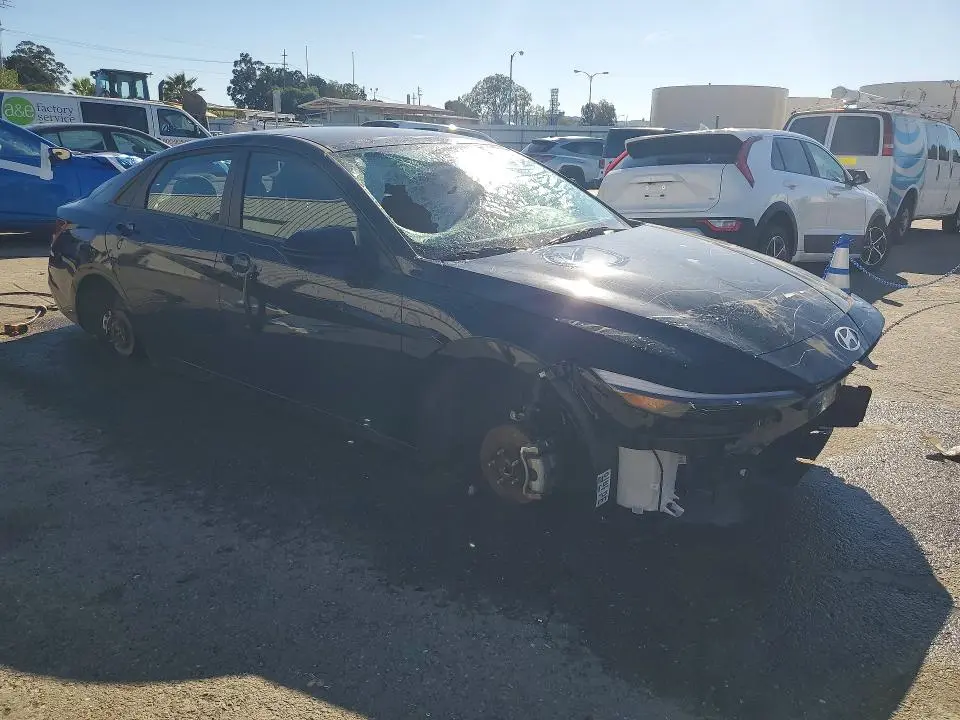 2024 HYUNDAI ELANTRA SEL  