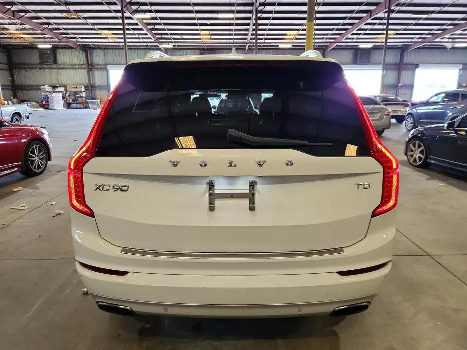 2017 VOLVO XC90 T5  