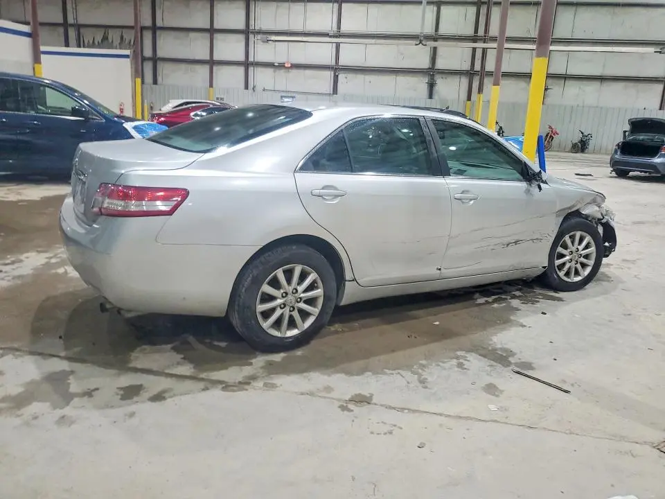 2011 TOYOTA CAMRY XLE  