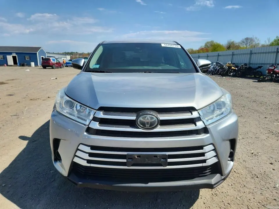 2017 TOYOTA HIGHLANDER LE  