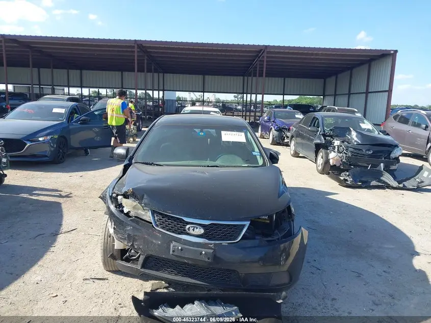 2013 KIA FORTE LX