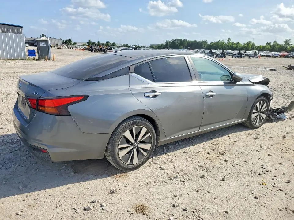 2022 NISSAN ALTIMA SV  