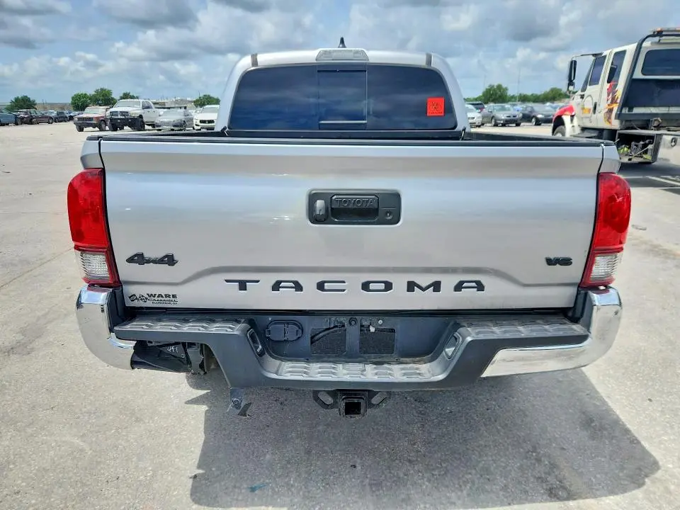 2022 TOYOTA TACOMA SR5 V6  
