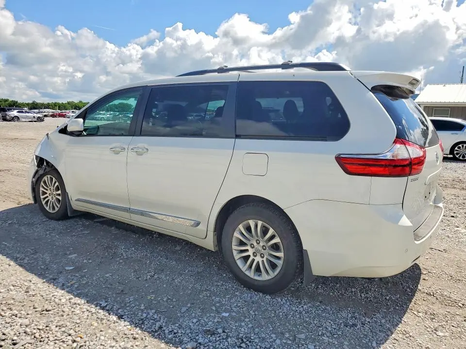 2017 TOYOTA SIENNA XLE PREMIUM 8-PASSENGER  