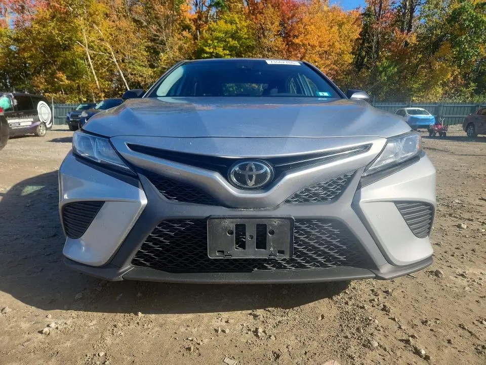 2019 TOYOTA CAMRY SE  