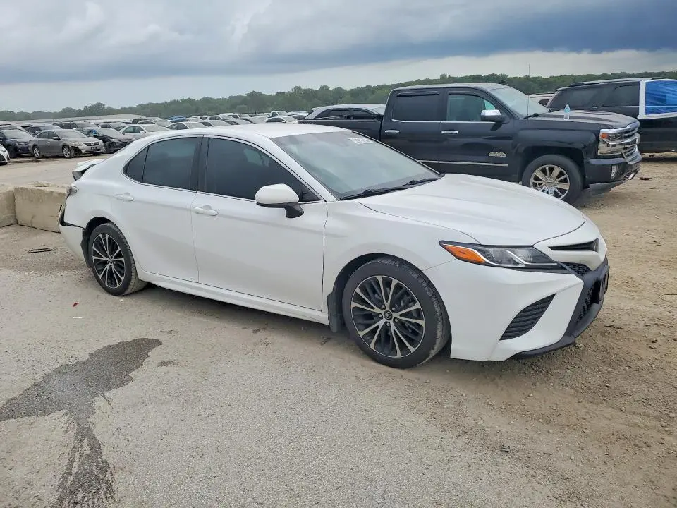 2018 TOYOTA CAMRY SE  