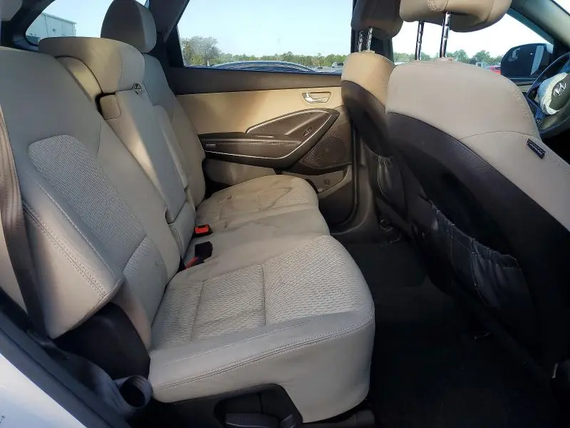 2018 HYUNDAI SANTA FE SE  