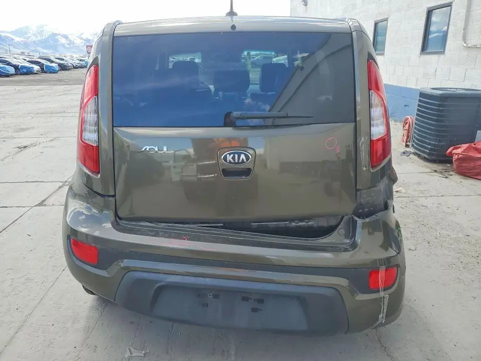 2013 KIA SOUL +  