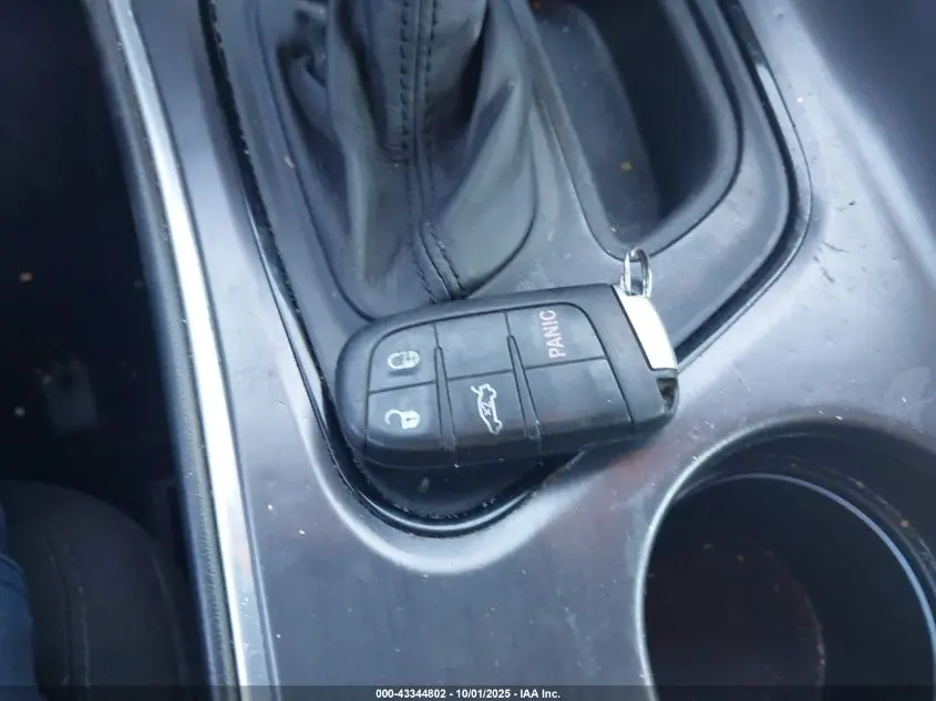 2016 DODGE CHALLENGER SXT