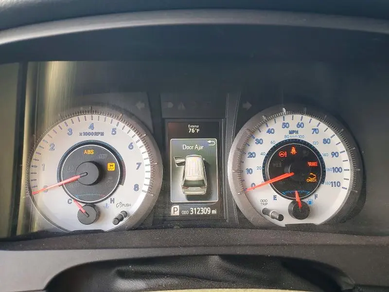 2015 TOYOTA SIENNA SE 8-PASSENGER  