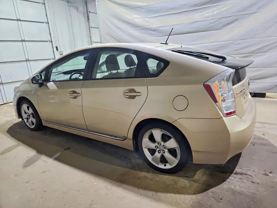 2010 TOYOTA PRIUS V  