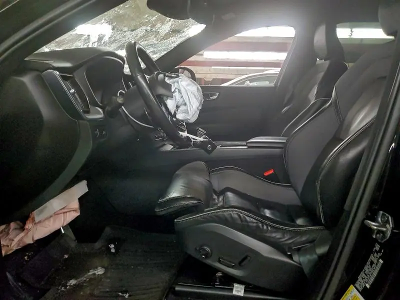 2020 VOLVO XC60 T5 R-DESIGN  