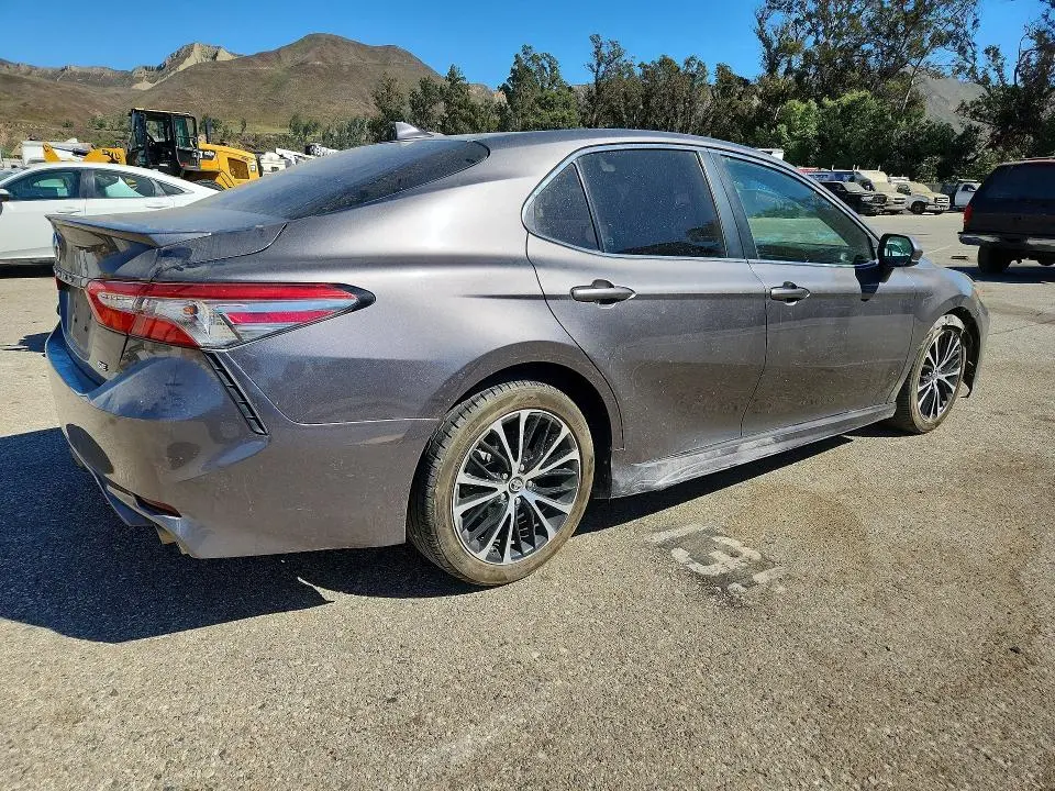 2019 TOYOTA CAMRY SE  