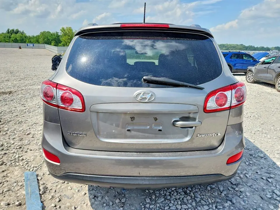 2011 HYUNDAI SANTA FE SE  