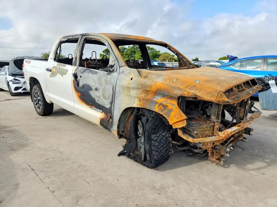 2018 TOYOTA TUNDRA CREWMAX SR5  