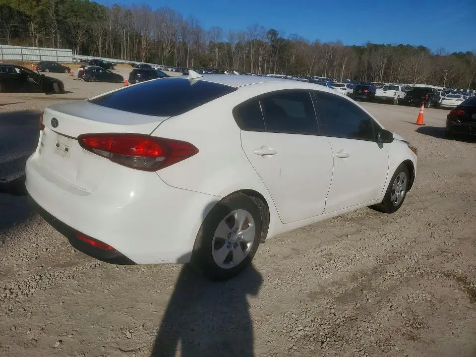 2017 KIA FORTE LX  