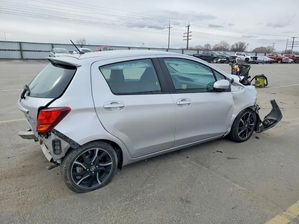 2016 TOYOTA YARIS 5-DOOR SE  