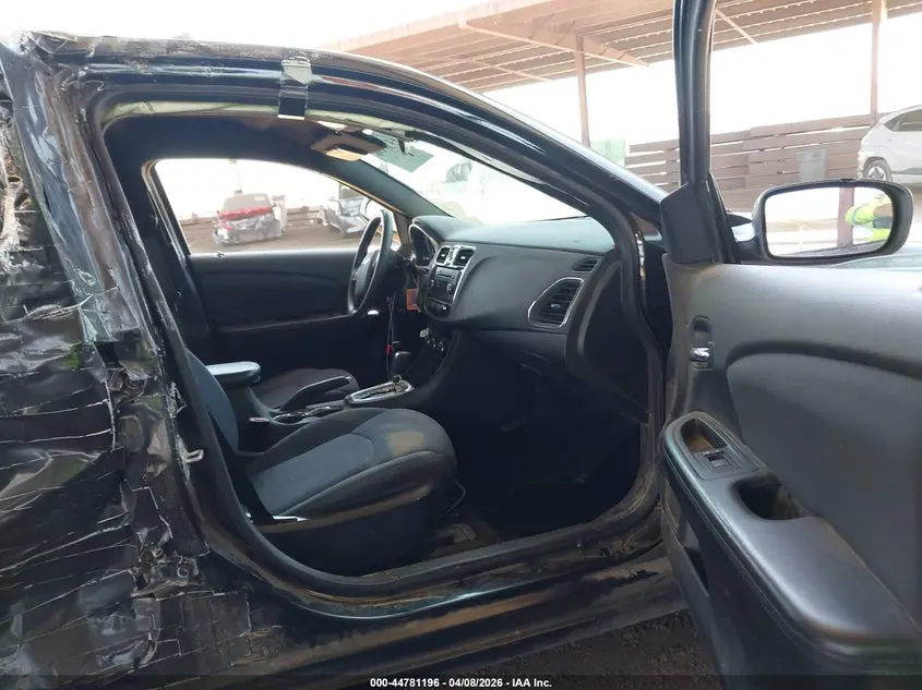 2012 CHRYSLER 200 LX