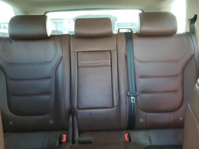 2011 VOLKSWAGEN TOUAREG V6  