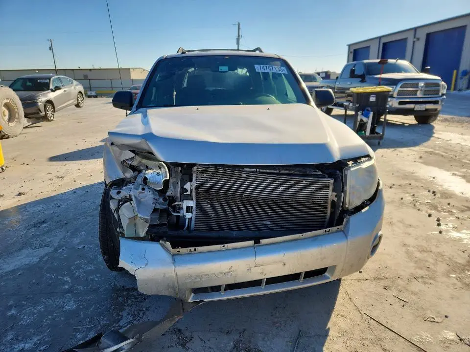 2011 FORD ESCAPE XLT  