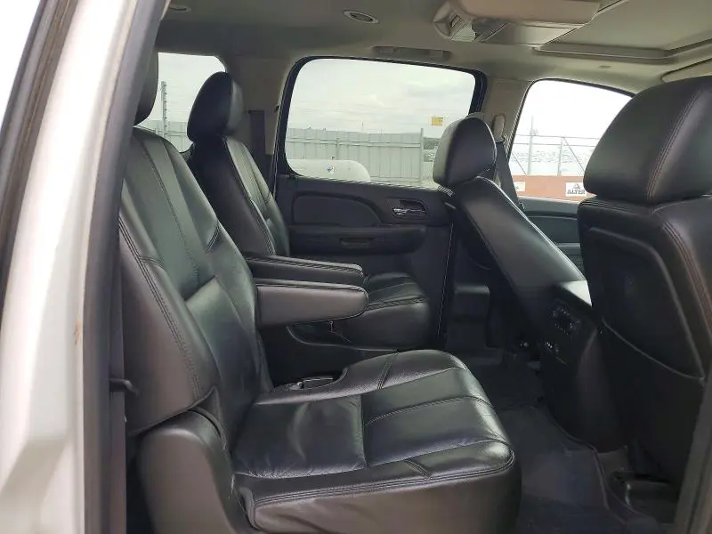 2011 CHEVROLET SUBURBAN K1500 LT  