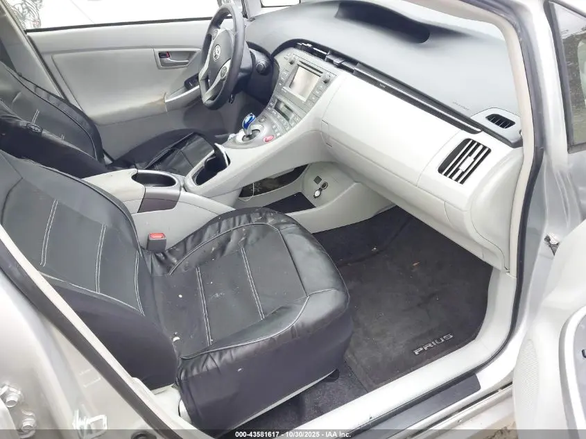 2015 TOYOTA PRIUS THREE