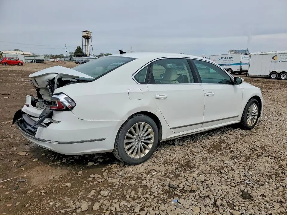 2017 VOLKSWAGEN PASSAT SE  
