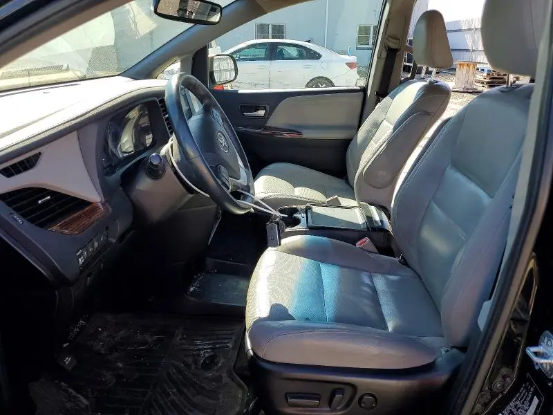 2016 TOYOTA SIENNA LIMITED PREMIUM 7-PASSENGER  
