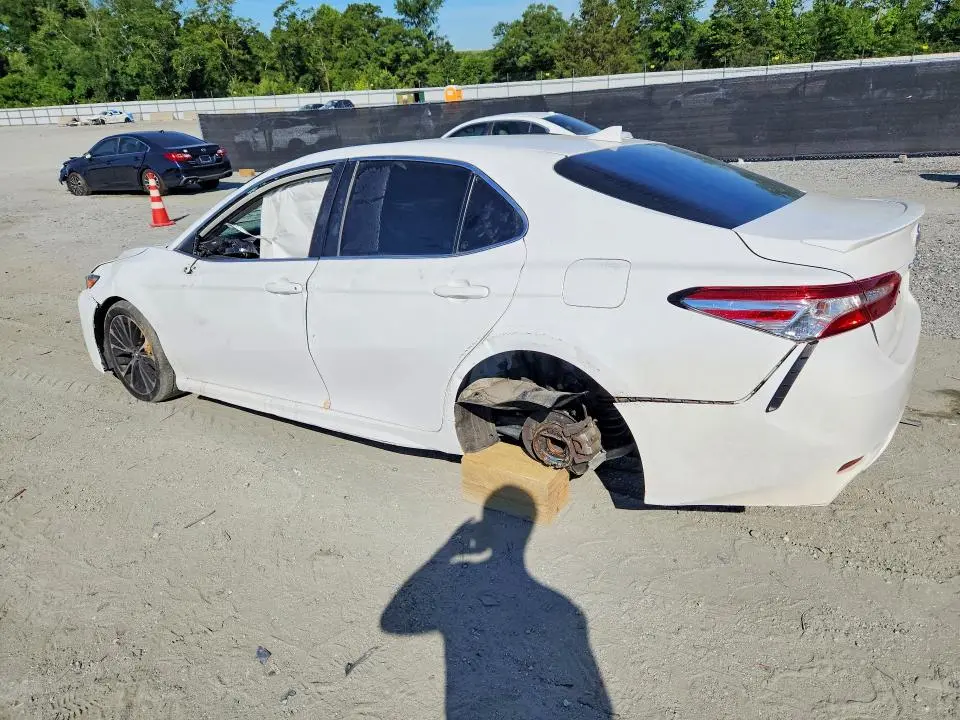 2020 TOYOTA CAMRY SE  