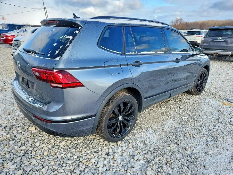 2021 VOLKSWAGEN TIGUAN SE  