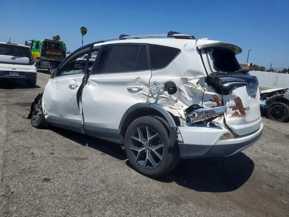 2018 TOYOTA RAV4 SE  