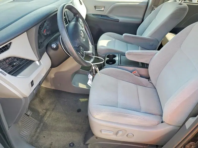 2015 TOYOTA SIENNA LE 8-PASSENGER  